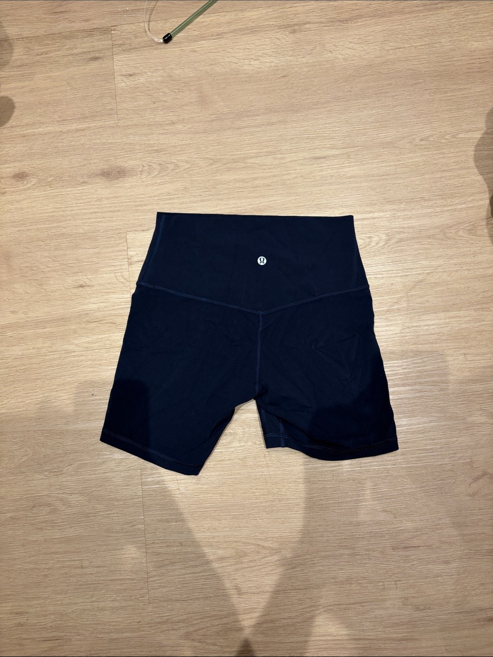 Lululemon 6 in Navy Bike Shorts - Picture 2 of 2